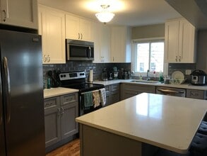 Building Photo - 28 Nash St