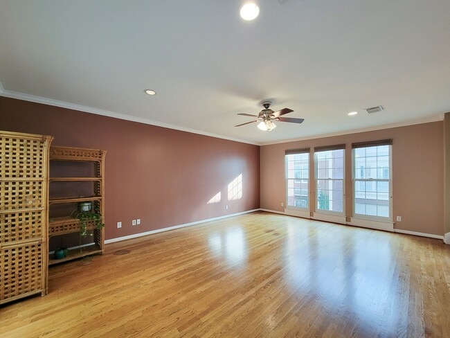 Building Photo - 2208 Taft St