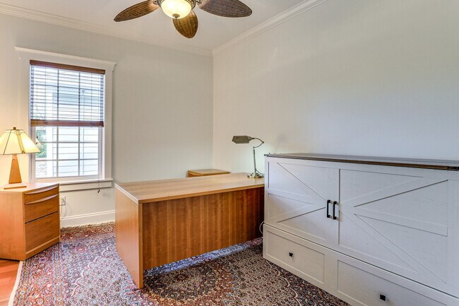 Building Photo - 166 21st Ave N