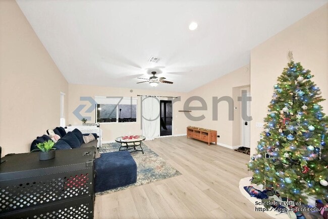 Building Photo - 34142 Dianthus Ln