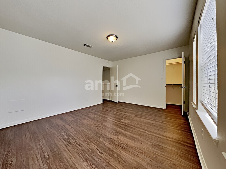 Building Photo - 2738 Springstone Dr