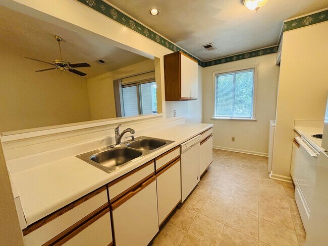 Building Photo - 400J Berryfield Lane
