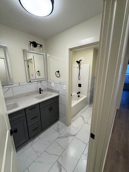 Building Photo - 6 Locust Ave