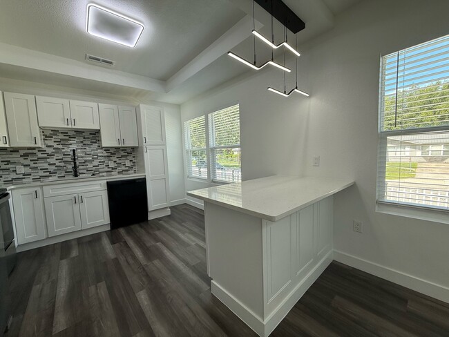 Building Photo - 823 Madison St