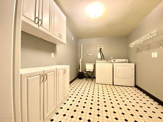 Building Photo - 2703 Metedeconk Ct