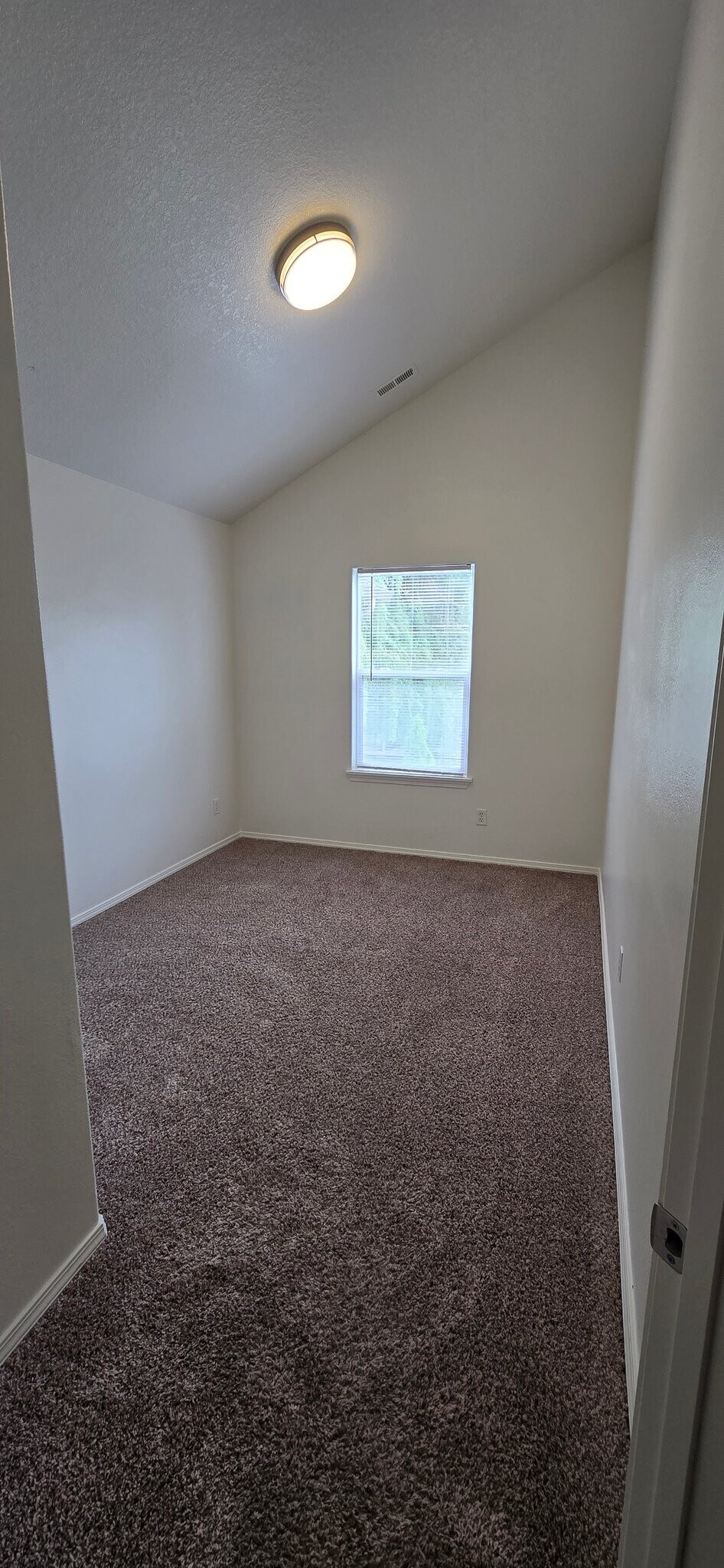 Building Photo - 18558 SW Takena Ct