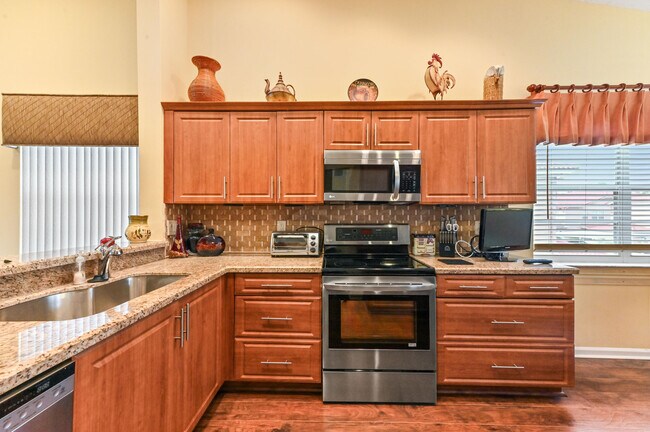 Building Photo - 9553 Shadybrook Dr