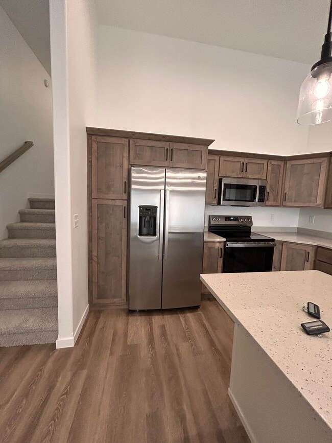 Building Photo - 3 Bed 3 Bath TownHome