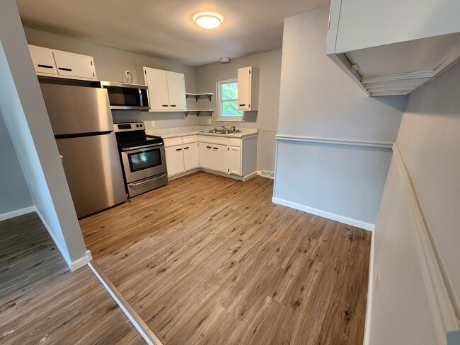 Kitchen - 852 E Olmstead Ave
