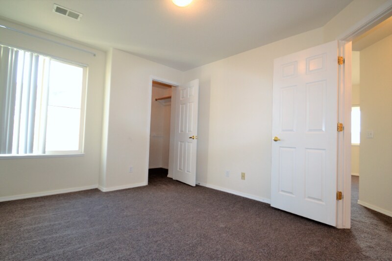 Building Photo - 3715 Strawberry Field Grove
