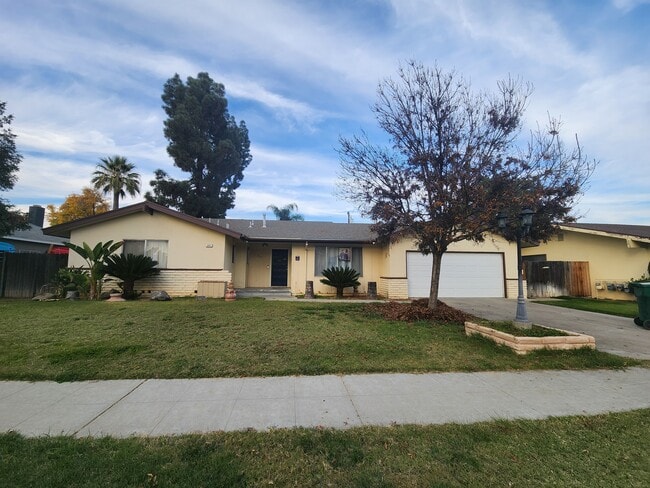 Primary Photo - 5087 E White Ave