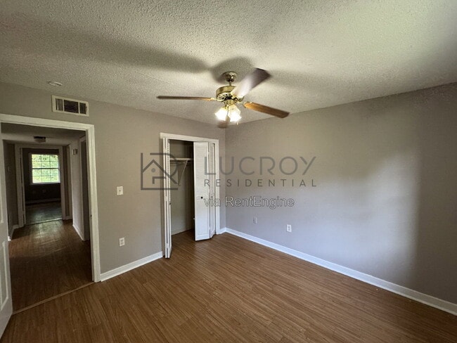 Building Photo - 102 Briarmeade Dr