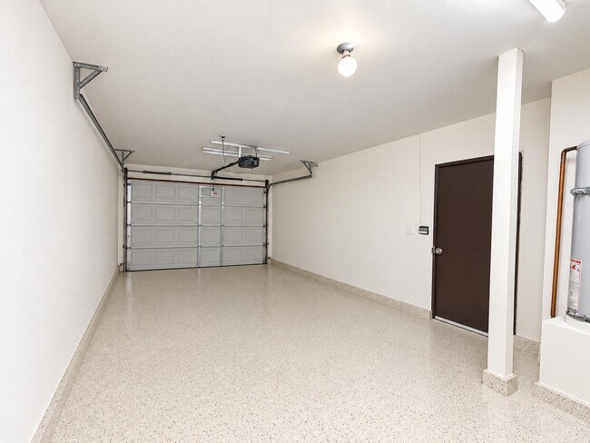 Building Photo - 72477 Rolling Knoll Dr