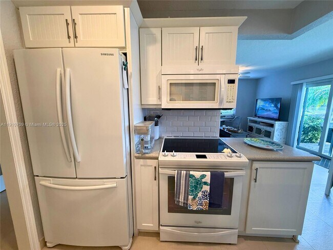 Building Photo - 1705 N Riverside Dr