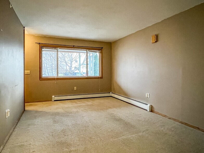 Living room - 2216 Longyear Ave