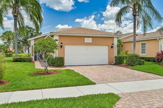 Building Photo - ** Immaculate,  3 Bed/2 Bath Lake Front Pool Home in Naples ~ Available NOW**