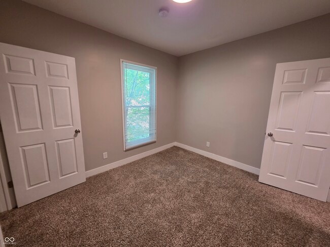 Building Photo - 329 N Sherman Dr