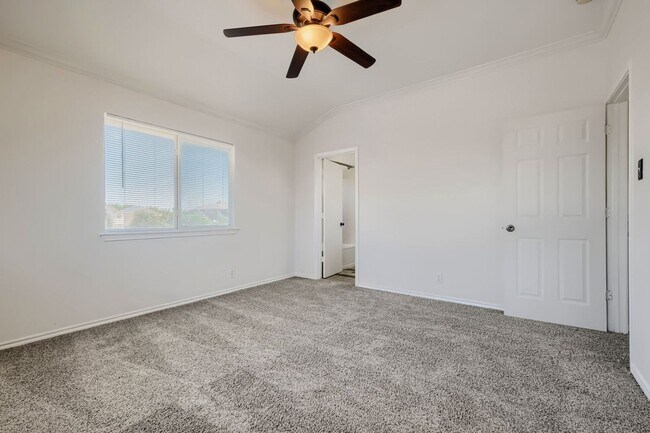 Building Photo - 5635 Midcrown Dr