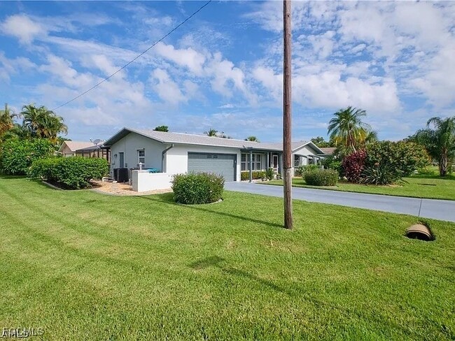 Building Photo - 4240 SE 3rd Ave