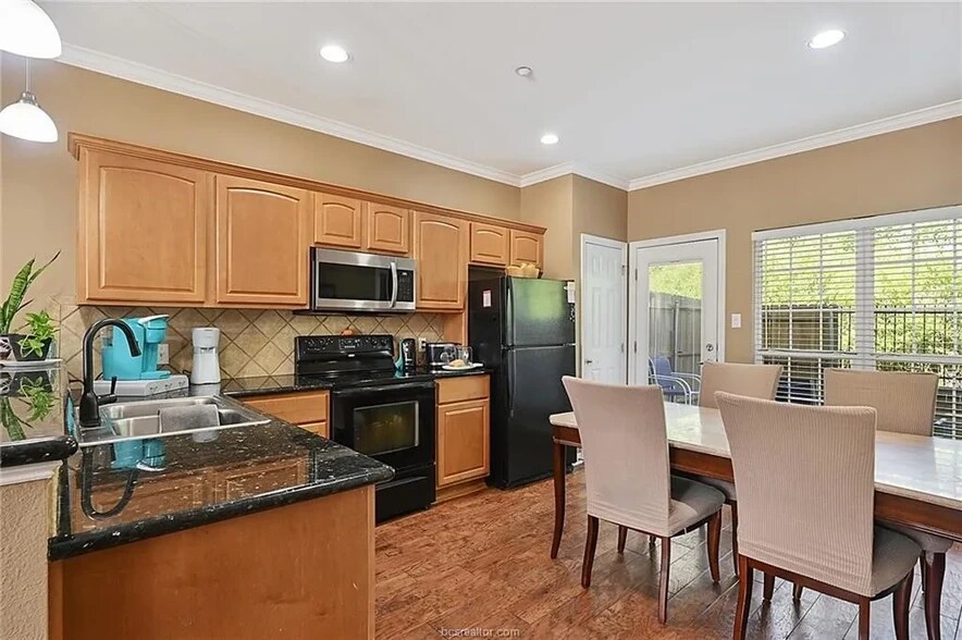 Building Photo - 305 Holleman Dr E