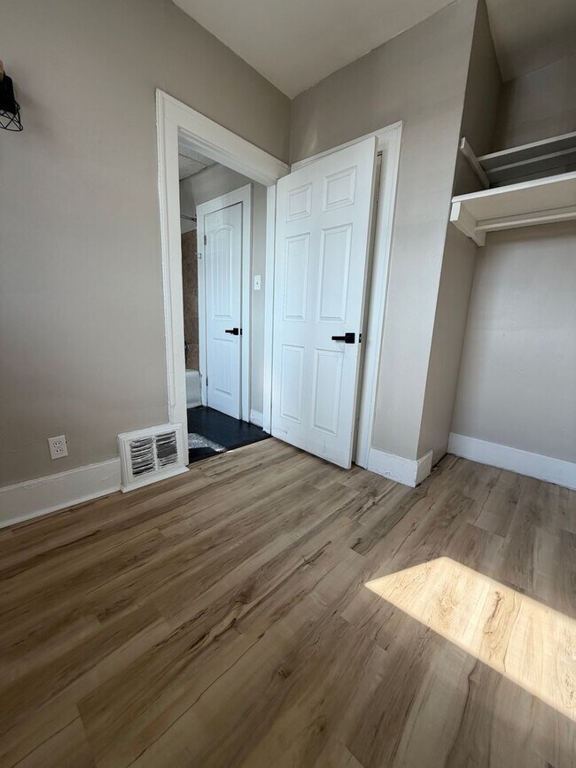 Building Photo - 2905 Madison Ave