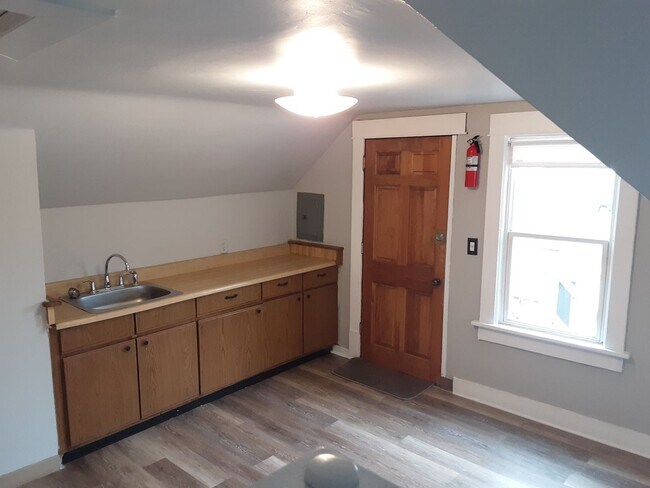 Building Photo - 1204 Shawano Ave