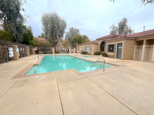 Building Photo - 2bed/2bath first floor unit in gated community