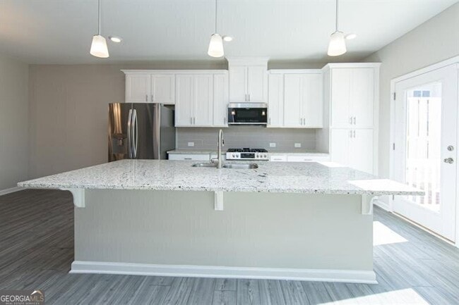 Building Photo - 272 Commons Ave