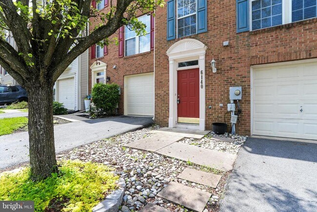 Building Photo - 6140 Newport Terrace