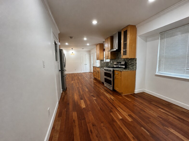 Building Photo - 3305 Newcastle Way SW