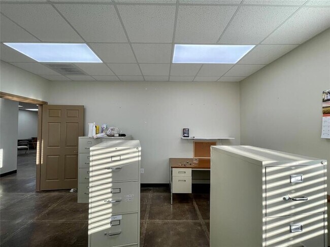 Building Photo - 404 Pikes Peak Rd