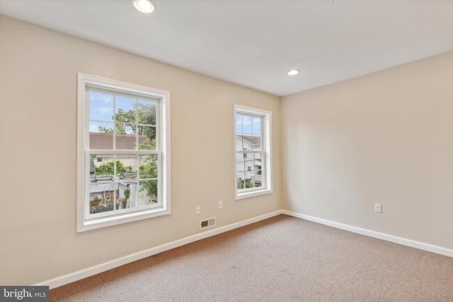 Building Photo - 104 Poplar St