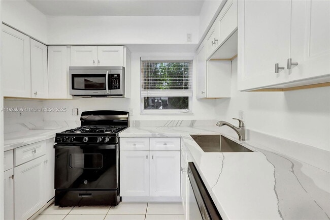 Building Photo - 312 Hendricks Isle