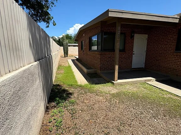 Building Photo - 120 N Campbell Ave