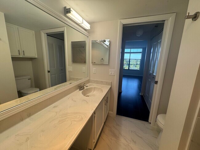 Building Photo - 21 Royal Palm Way