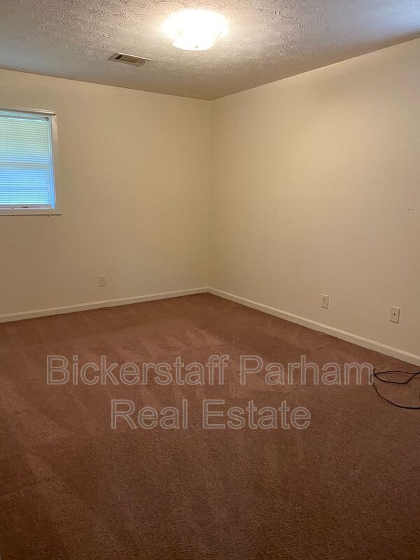 Building Photo - 935 Pembrook Dr