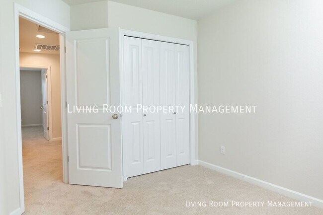 Building Photo - Spacious Townhome in Bethany with an Offic...