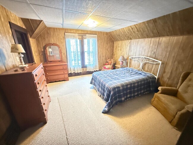 Building Photo - 1102 Oakes St