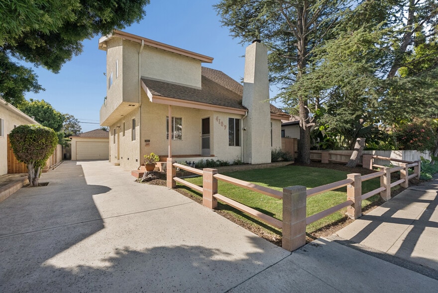 Long driveway to backyard - 4109 Beethoven St