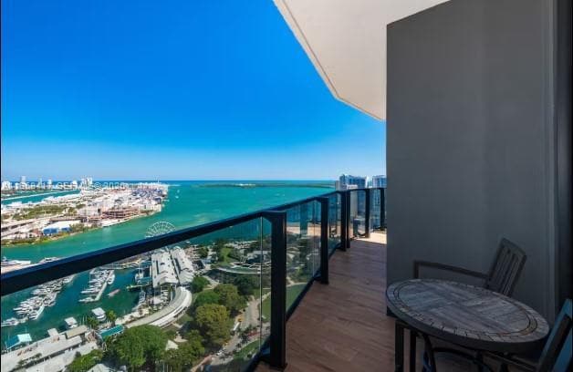 Building Photo - 398 NE 5th St