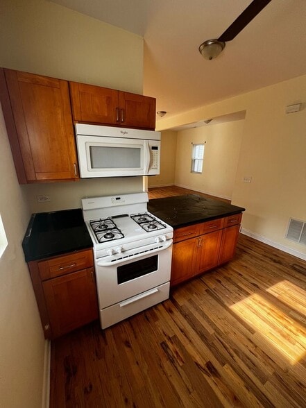 Building Photo - 4528 S Hermitage Ave