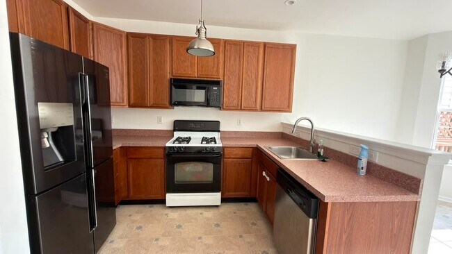 Building Photo - 1071 King Way