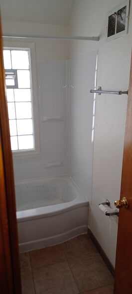 Building Photo - 9219 W Adler St