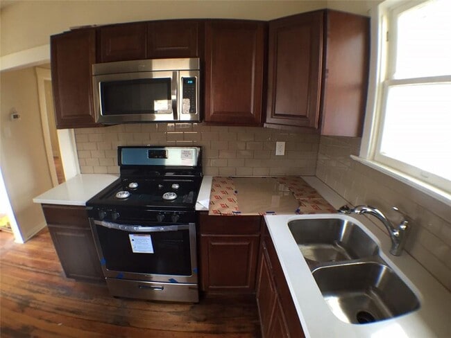 Building Photo - 2904 West Ave