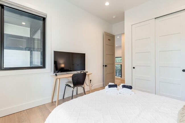 Building Photo - 115 110th Pl SE