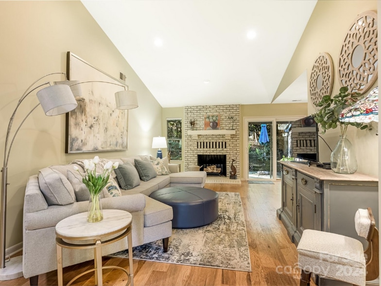 Building Photo - 9039 Covedale Dr