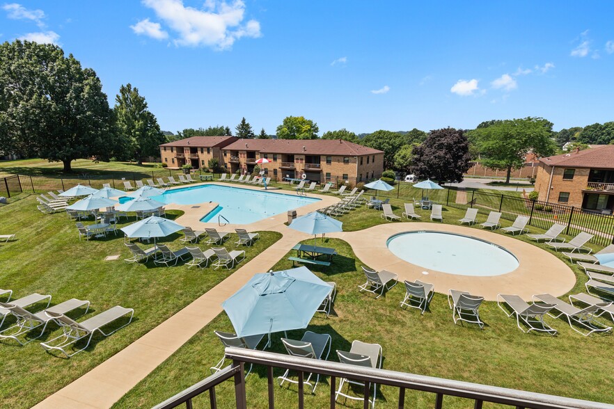 Seasonal Swimming Pool and Wading Pool - Powder Mill Apartments