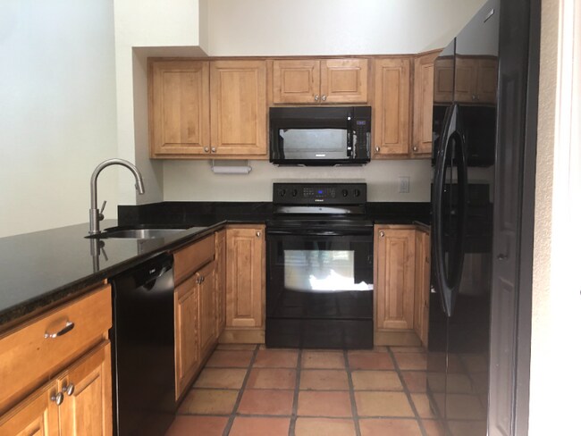 Building Photo - 7946 E Sabino Sunrise Cir