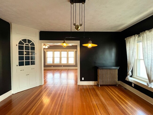 Building Photo - Huge Home Full of Character in the heart of MHK