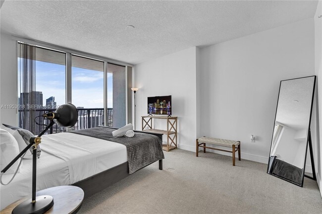 Building Photo - 1750 N Bayshore Dr